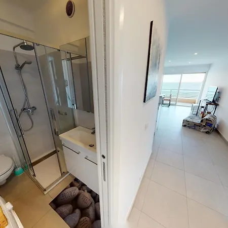 Apartamento Studio Climatise Avec Terrasse, Face A La Mer, Proche Centre-ville Et Plages - Fr-1-196-298 *